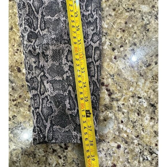 Spanx Jean-Ish Leggings Snakeskin Python Print Mob Wife Pull On Jegging Size XL - Picture 13 of 16